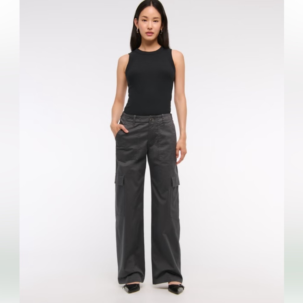 Abercrombie & Fitch Women's Straight
Leg Black Cargo Pants Size 28